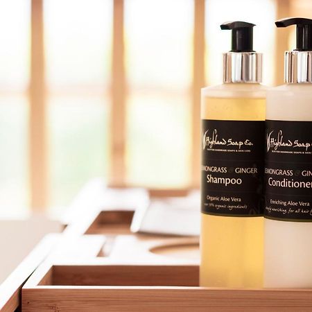 Wild Nurture Eco Luxury Offgrid Log Cabin フォート・ウィリアム エクステリア 写真