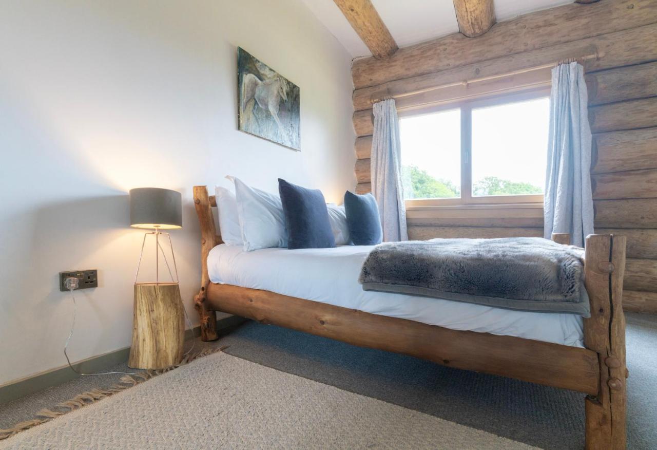 Wild Nurture Eco Luxury Offgrid Log Cabin フォート・ウィリアム エクステリア 写真