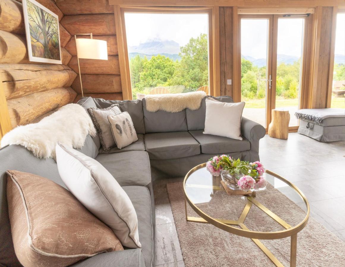 Wild Nurture Eco Luxury Offgrid Log Cabin フォート・ウィリアム エクステリア 写真