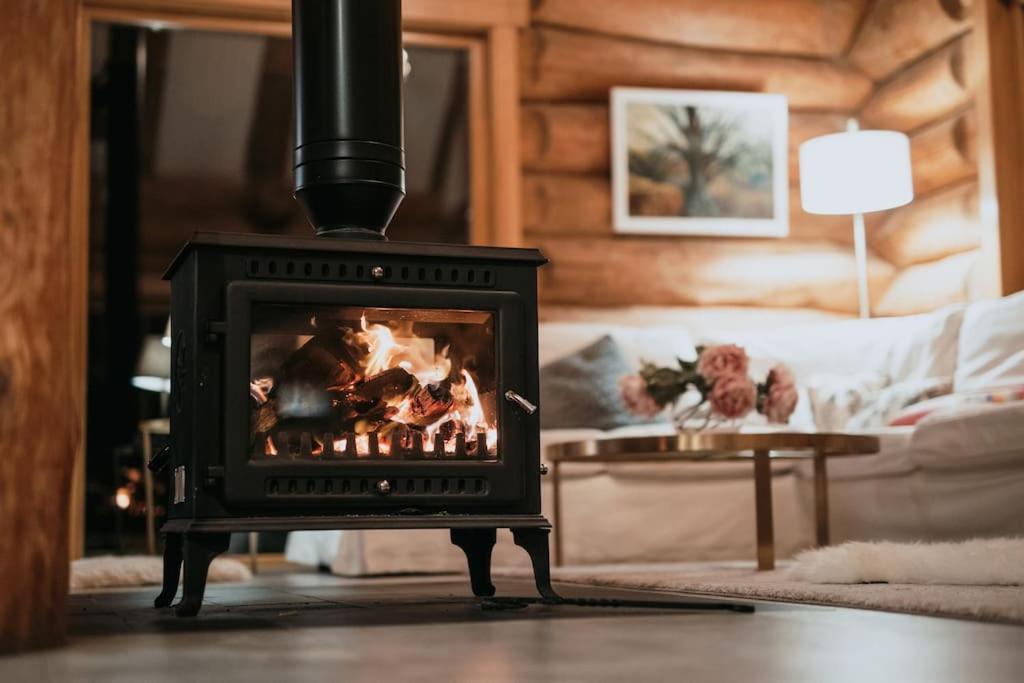 Wild Nurture Eco Luxury Offgrid Log Cabin フォート・ウィリアム エクステリア 写真