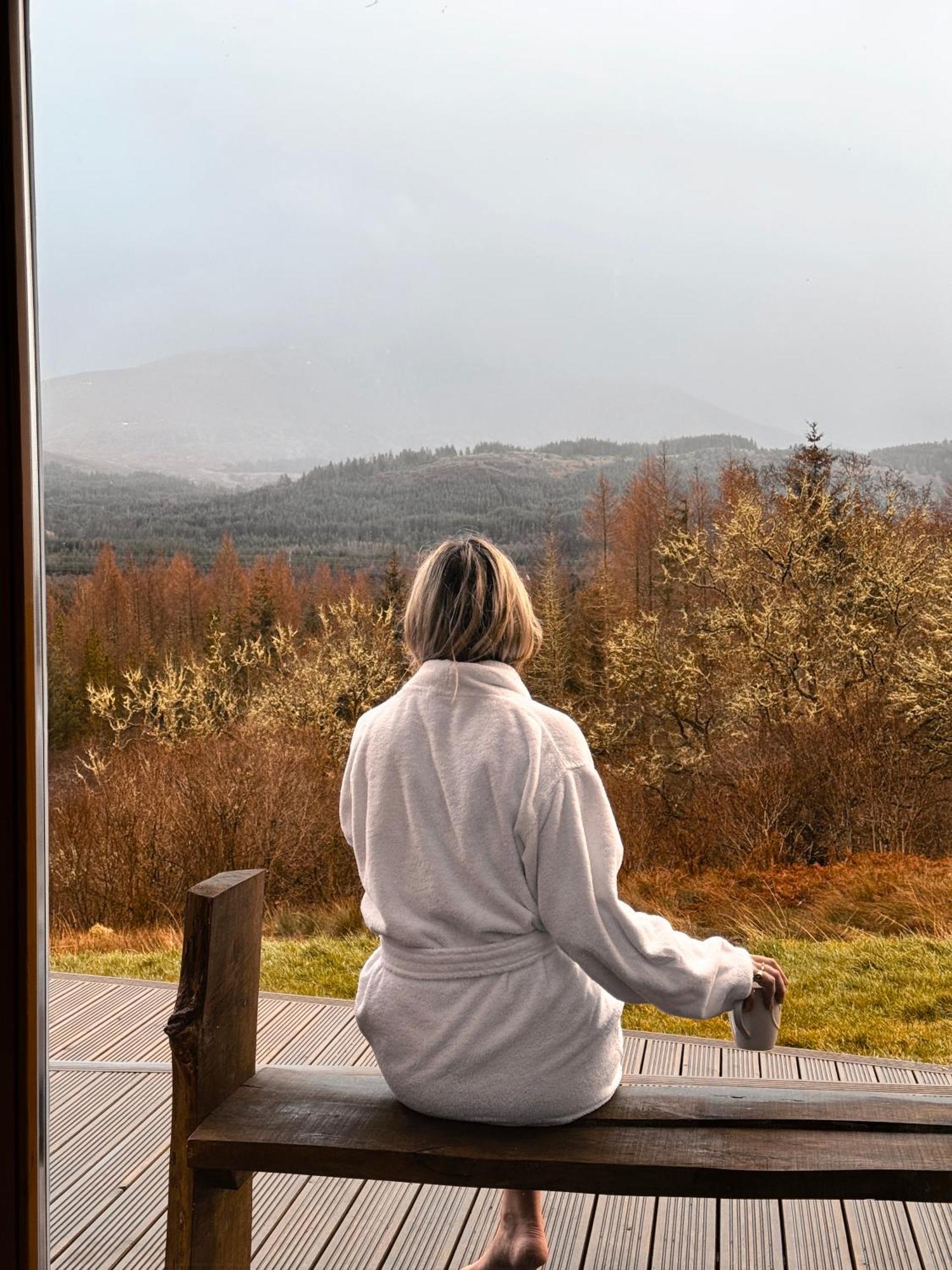 Wild Nurture Eco Luxury Offgrid Log Cabin フォート・ウィリアム エクステリア 写真